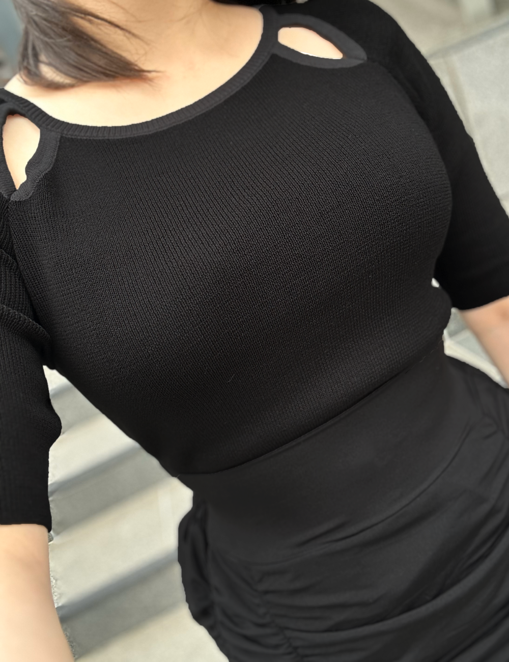 SERPENTINA カットアウトニットトップス ブラック アップ モデル着用