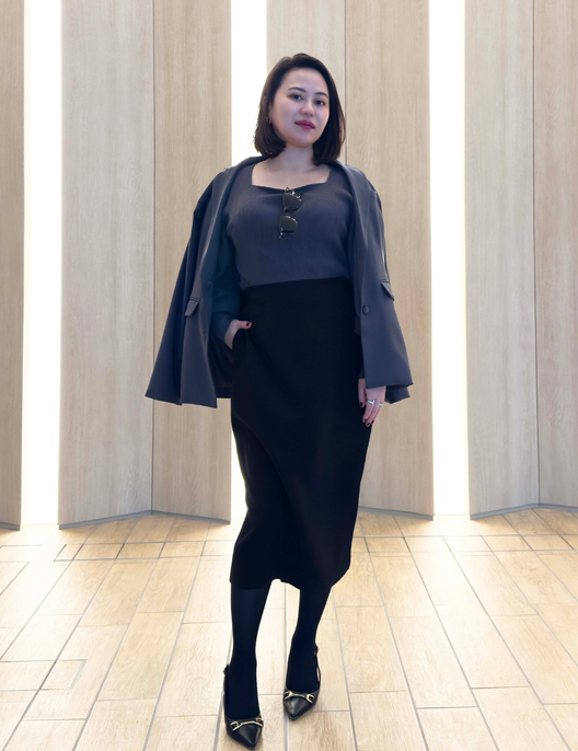 SERPENTINA ラップライクスカート ブラック 正面 モデル着用