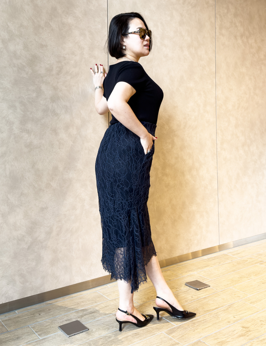 SERPENTINA ラスボススカート ネイビー 横 モデル着用