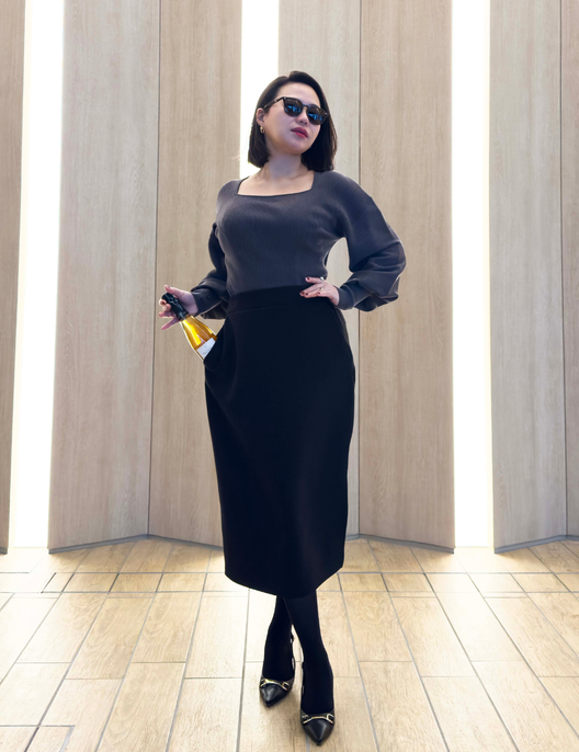 SERPENTINA ラップライクスカート ブラック 正面 モデル着用