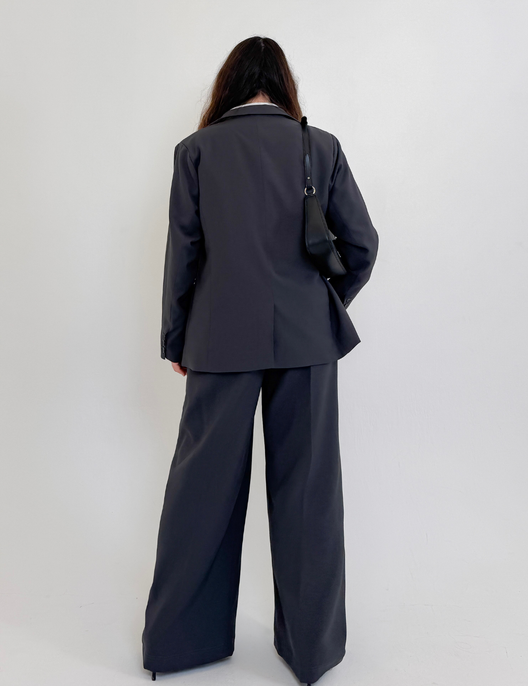 SERPENTINA 【日本製生地】撥水オーバーパートナージャケット【セットアップ可能】 グレー 背面 モデル着用