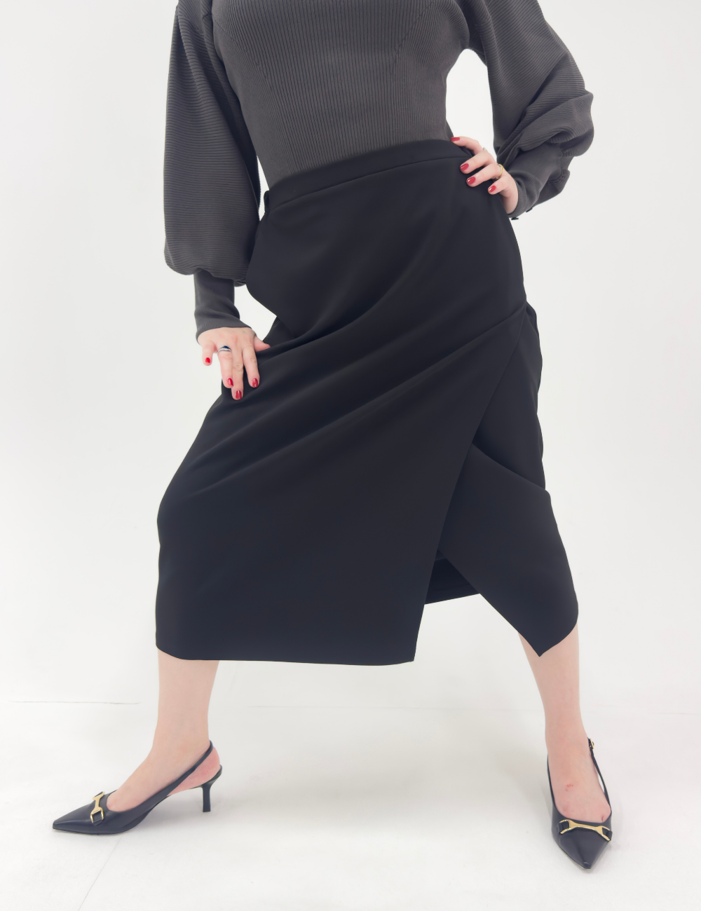 SERPENTINA ロールカラーペプラムセットアップ ブラック ディティール