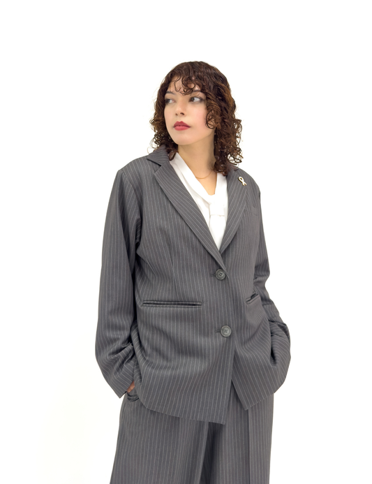 SERPENTINA オーバーストライプパートナージャケット【セットアップ可能】 グレー 正面 モデル着用