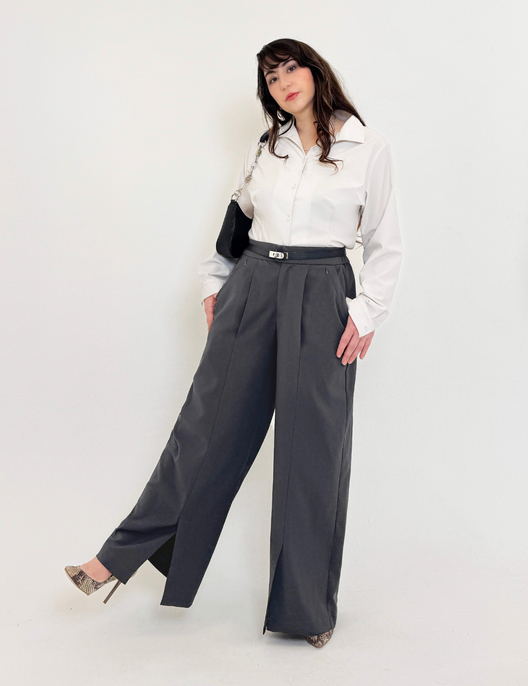 SERPENTINA 【日本製生地】撥水センターベンツパンツ【セットアップ可能】グレー 斜め モデル着用