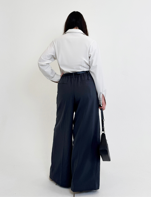 SERPENTINA 【日本製生地】撥水センターベンツパンツ【セットアップ可能】グレー 背面 モデル着用