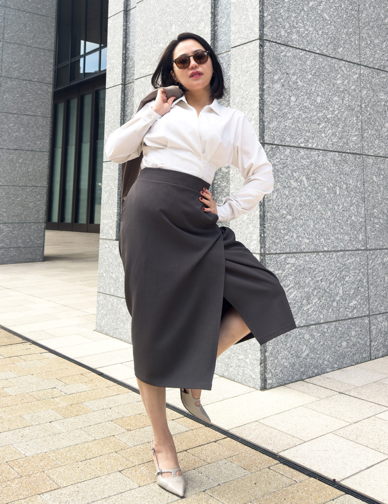 SERPENTINA ラップライクスカート グレー 正面 モデル着用