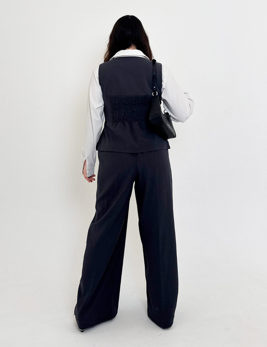 SERPENTINA 【日本製生地】撥水ファスナーベスト【セットアップ可能】グレー 背面 モデル着用