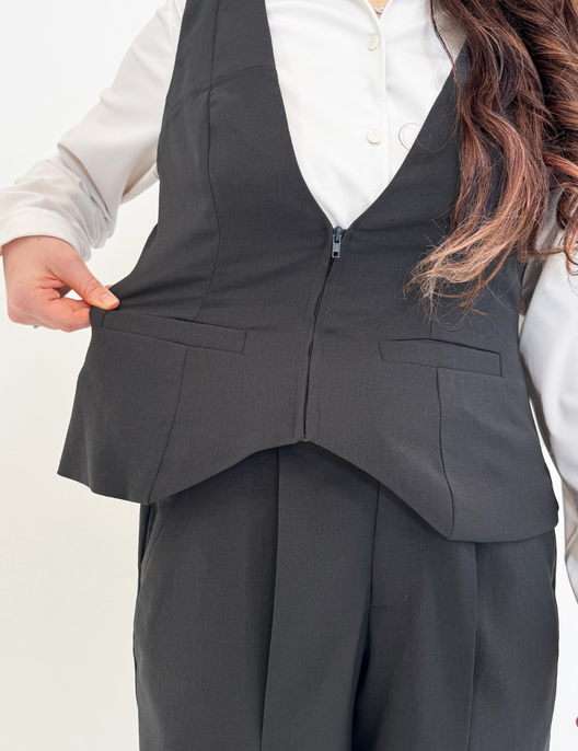 SERPENTINA 【日本製生地】撥水ファスナーベスト【セットアップ可能】 グレー アップ モデル着用