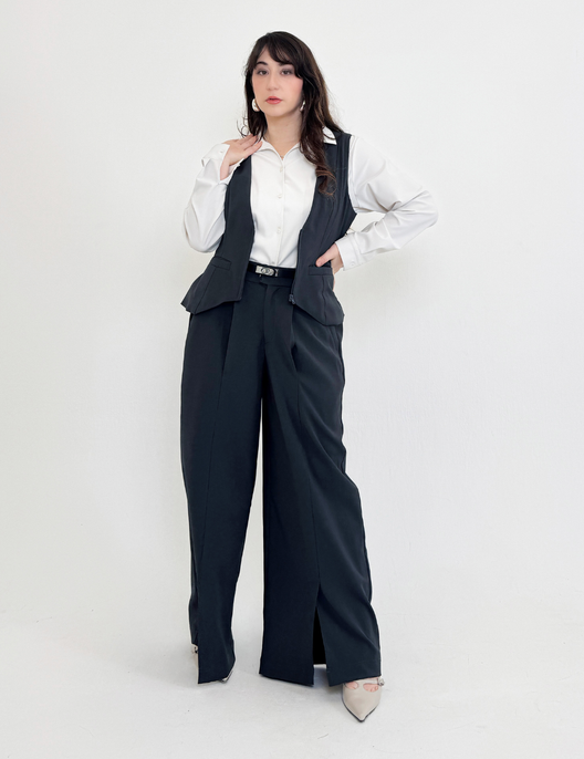 SERPENTINA 【日本製生地】撥水ファスナーベスト【セットアップ可能】 グレー 正面 モデル着用