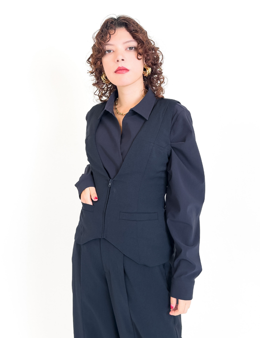 SERPENTINA 【日本製生地】撥水ファスナーベスト【セットアップ可能】 ネイビー 正面 モデル着用